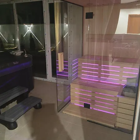 Appartamento Hedonic Wellness Ni